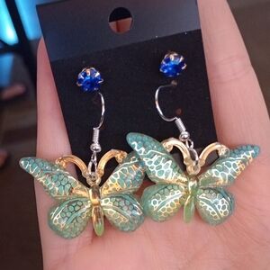 5/20 Chic Green Butterfly Earrings with Blue and Gold Details 💚